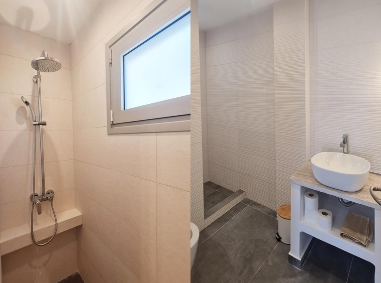 Niriis Apartment Pasithea Bathroom