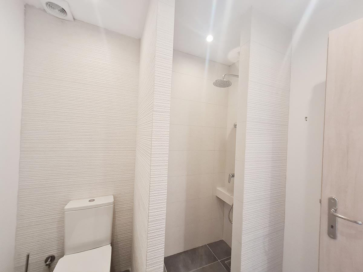 Niriis Apartment Psamathe Bathroom 1