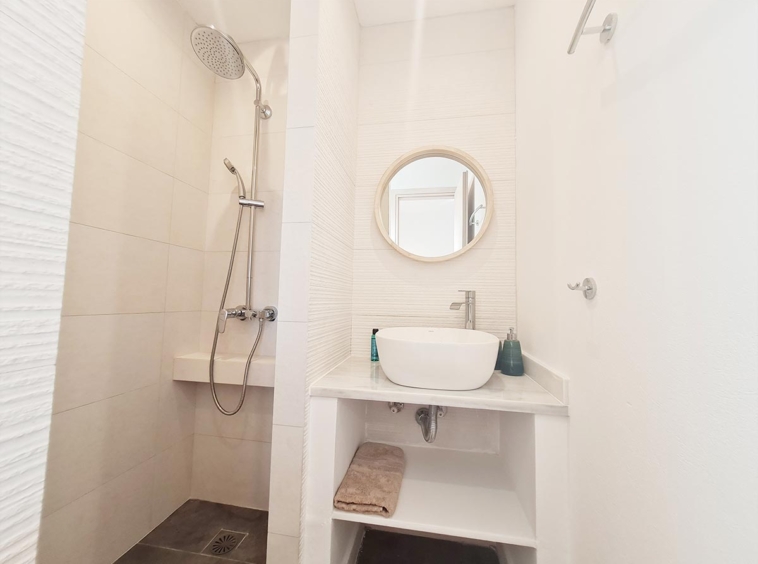 Niriis Apartment Psamathe Bathroom En Suite